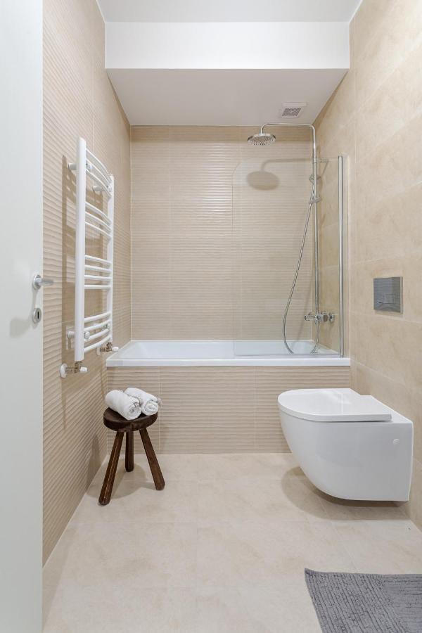 Il Lago - Azur - Cozy Luxurious Smart Home By The Lake Voluntari ภายนอก รูปภาพ
