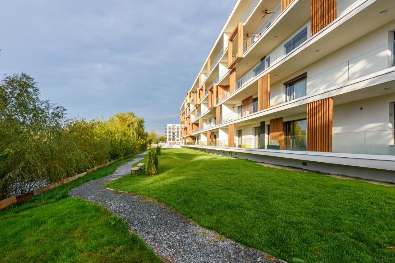 Il Lago - Azur - Cozy Luxurious Smart Home By The Lake Voluntari ภายนอก รูปภาพ