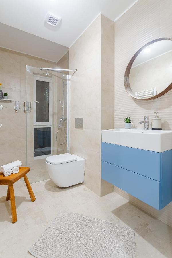 Il Lago - Azur - Cozy Luxurious Smart Home By The Lake Voluntari ภายนอก รูปภาพ